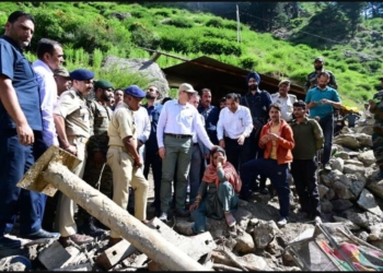 وزیرِ اعلیٰ عمر عبداللہ کا کشتواڑ کے متاثرہ علاقوں کا دورہ، متاثرہ خاندانوں سے ملاقات