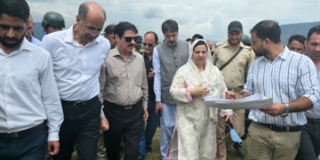 سکینہ اِیتو نے نت نوسہ ہندواڑہ کا دورہ کیا