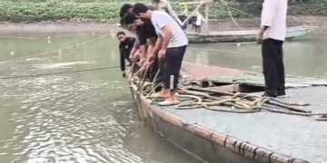 پانپور میں دریائے جہلم میں ریت نکالنے والی کشتی اُلٹ گئی