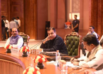 شہری  کنیکٹی ویٹی  میں بغیر رکاوٹ  آمد و رفت کے لیے حکومت رنگ روڈز اور بائی پاس کی تعمیر پر توجہ مرکوز کر رہی ہے۔ گڈکری