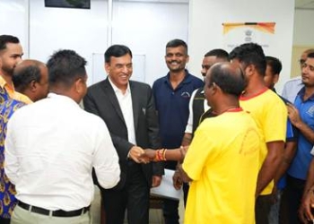  ڈاکٹر منسکھ مانڈویہ نے ملیشیا میں بھارتی کارکنان سے ملاقات  کی اور تبادلہ خیال کیا